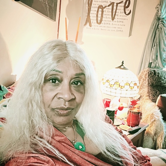 Meet your Posher, Elaine - Picture 9 of 11